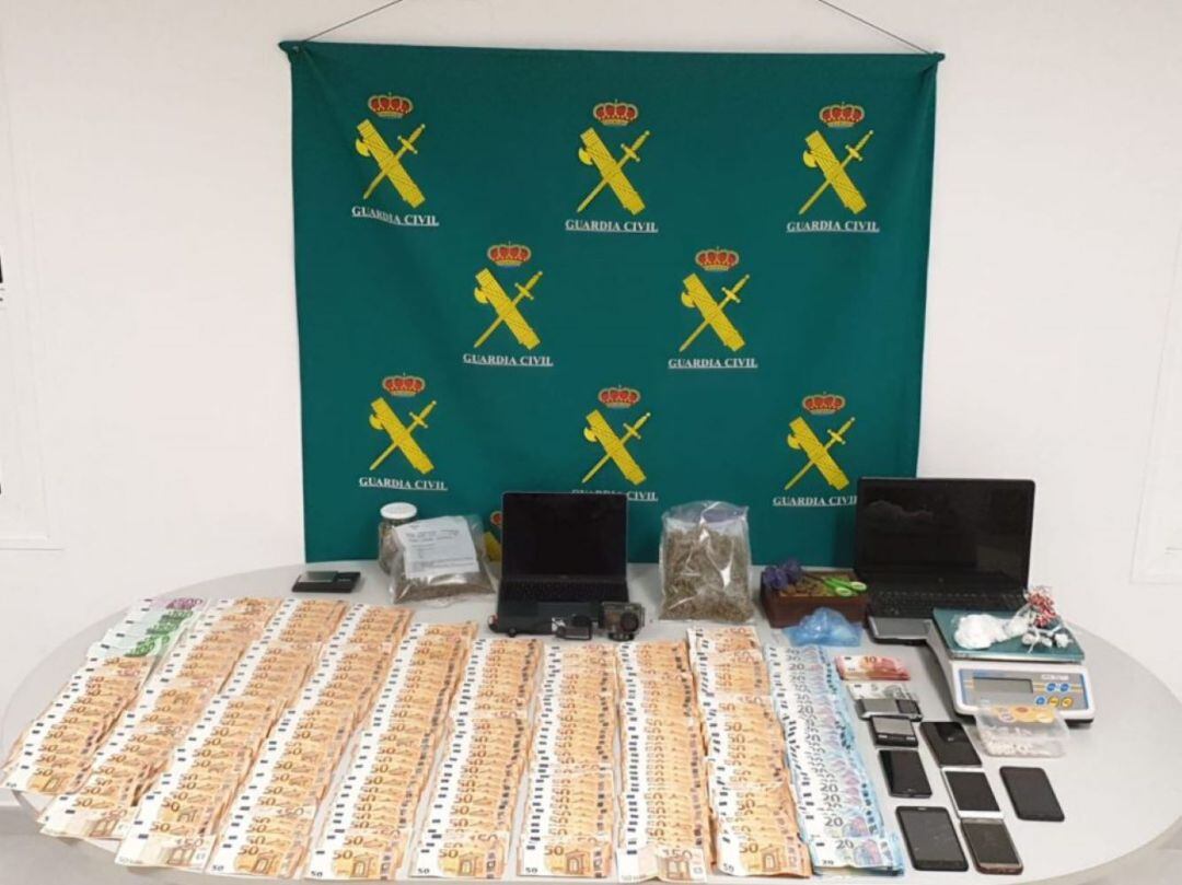 Material confiscat per la Guàrdia Civil a la operació Escama.