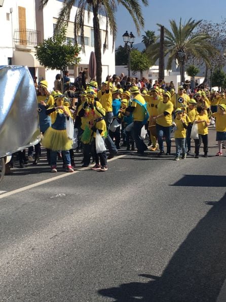 Uno de los grupos que han participado en la rúa de Carnaval de Sant Josep