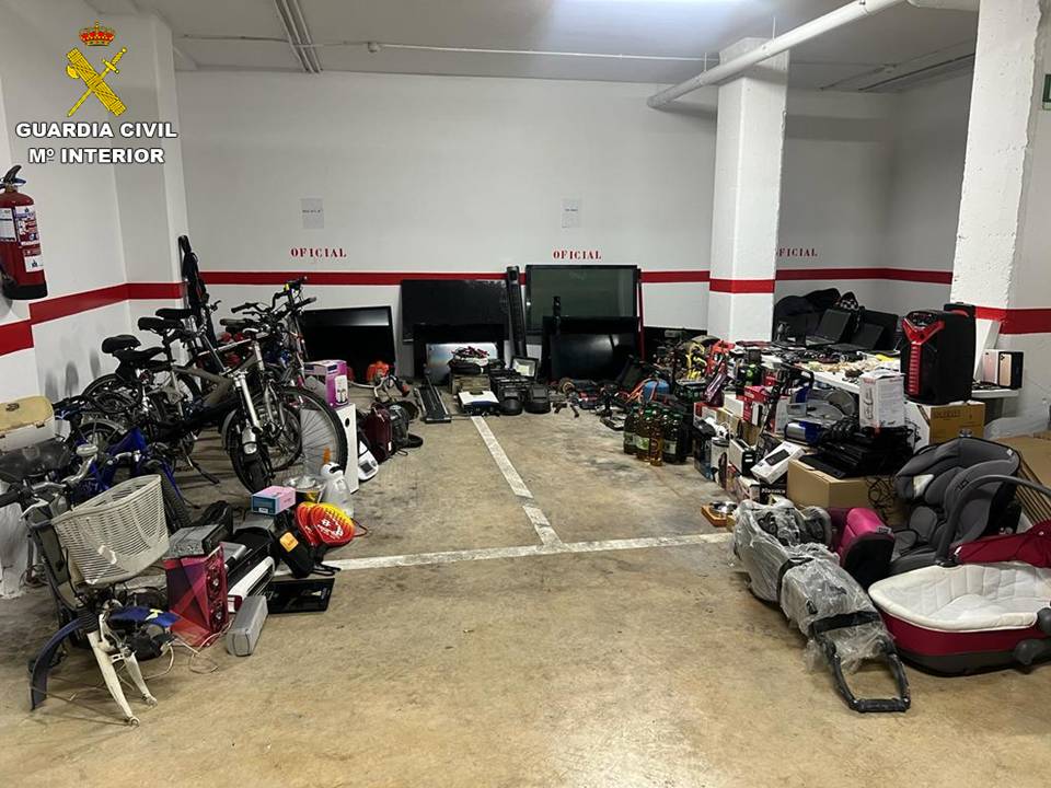 Objetos recuperados tras la detención de los miembros de la banda.