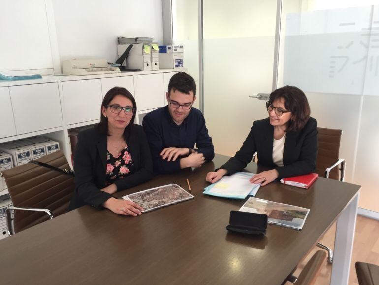 El Ayuntamiento junto con el EIGE hablando de vivienda social