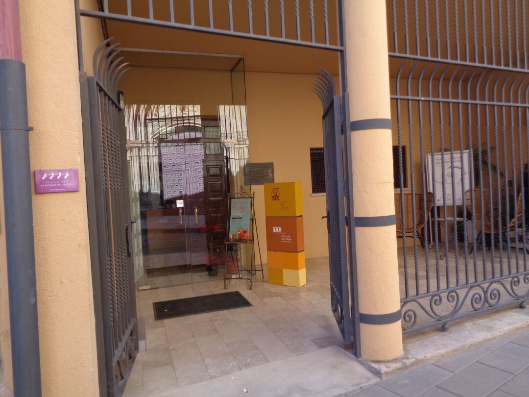 Entrada del museo Casa de las Bolas