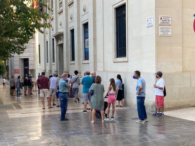 Colas a las puertas del Banco de España de Alicante