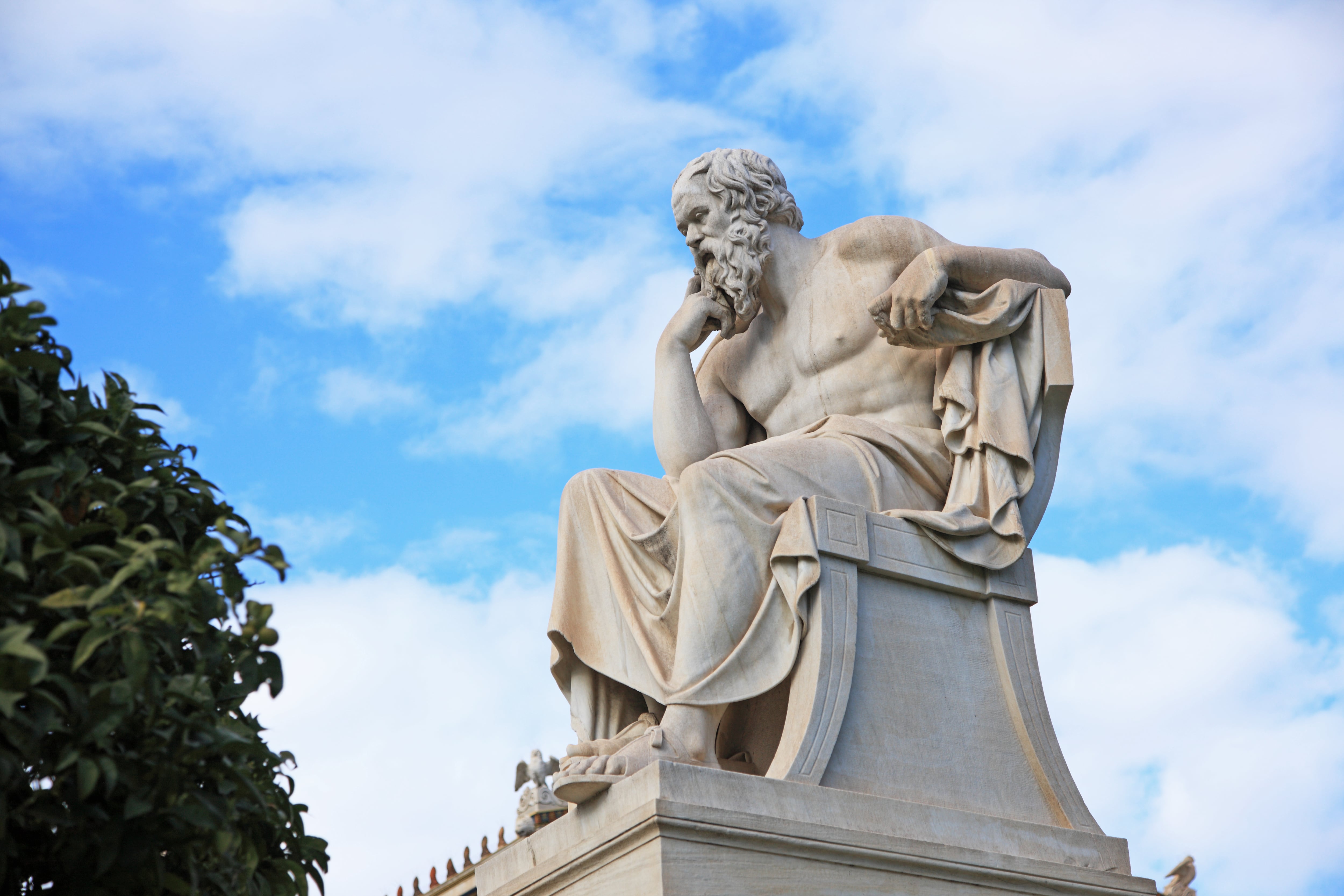 Estatua del filósofo griego Sócrates, situada frente a la Academia de Atenas