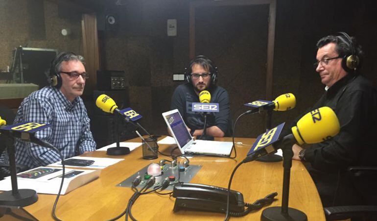 Jesus Guede (izqda) con Iago Peleteiro (centro) y Pepe González (dcha)