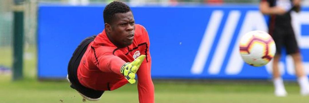 Francis, portero del Deportivo, se marcha a Chipre