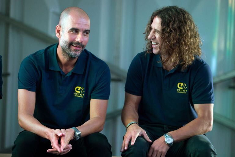 Guardiola, junto a Puyol en el acto de la Fundación Cruyff