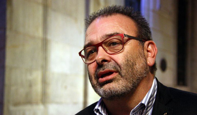 Mario Cortés a la sortida del consell d&#039;administració de l&#039;EMT