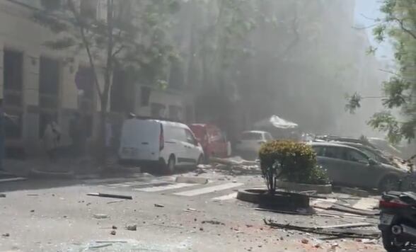 Imagen de una explosión de gas en la Calle General Pardiñas, en el barrio de Salamanca, en la capital