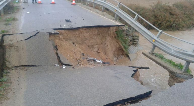 Imatge de com ha quedat el pont, en el camí que es coneix com a 'Camí del Bou' entre Sucs i Almacelles