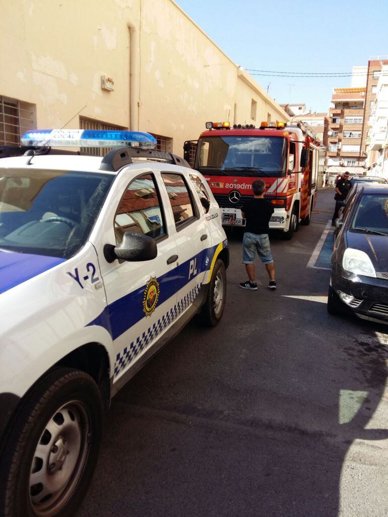 Policía y Bomberos acuden al lugar