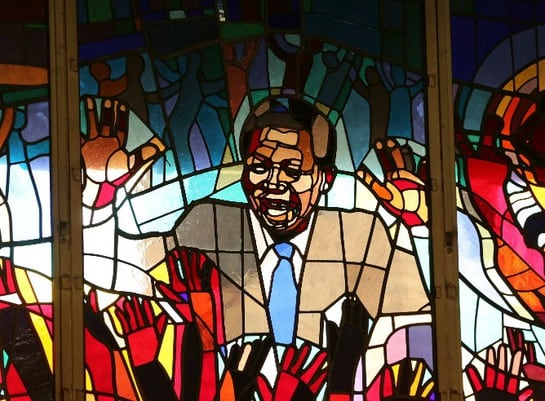 Nelson Mandela en la iglesia Regina Mundi en Soweto