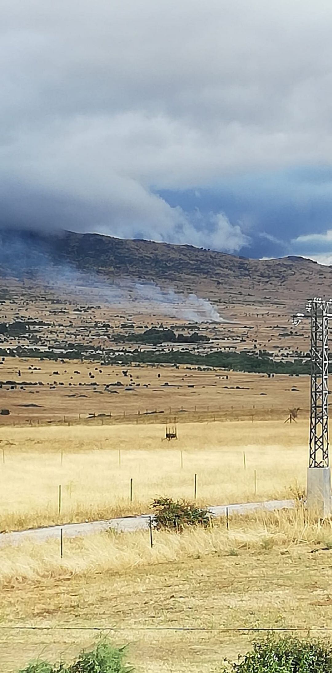 Un rayo provoca un incendio en Trescasas