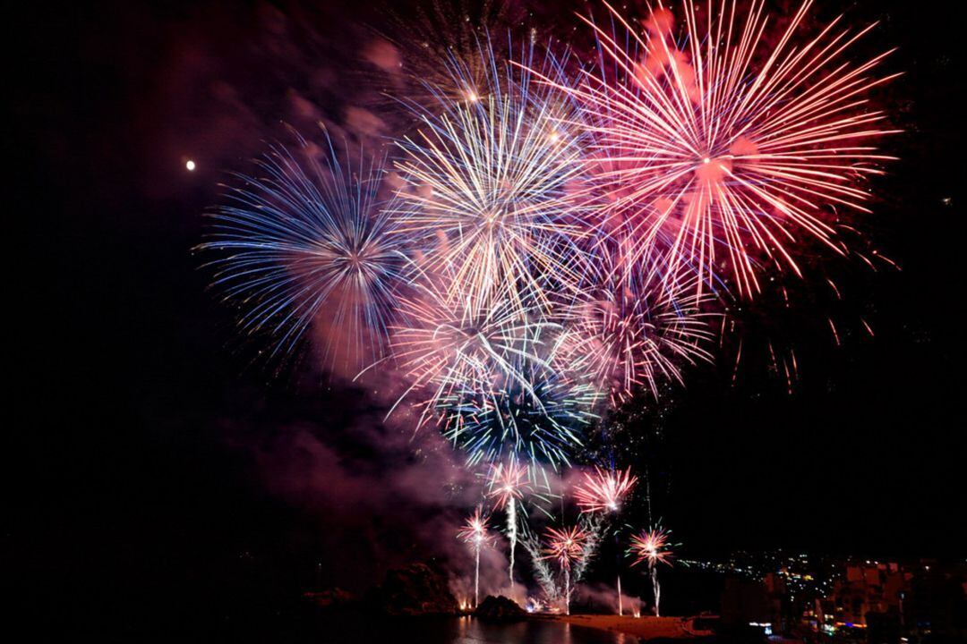 Pla general d&#039;un espectacle pirotècnic del Concurs Internacional de Focs d&#039;Artifici de la Costa Brava