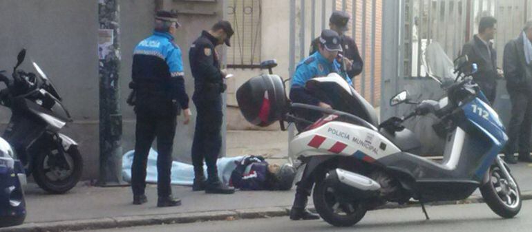 El conductor de la moto involucrado en el atropello es atendido en la calle Recondo