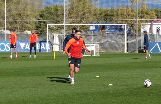 Gerard Valentín durante un entrenamiento de la SD Huesca