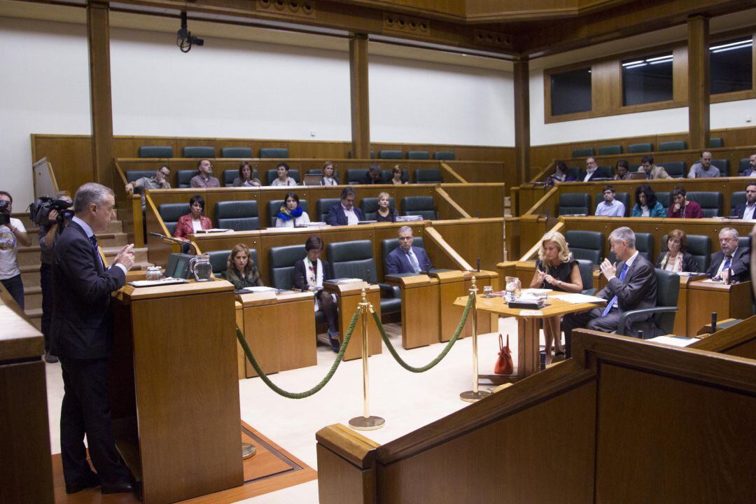 Urkullu en el pleno del Parlamento Vasco