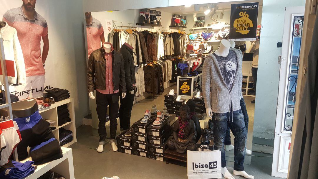 Imagen de archivo de un pequeño comercio de Ibiza