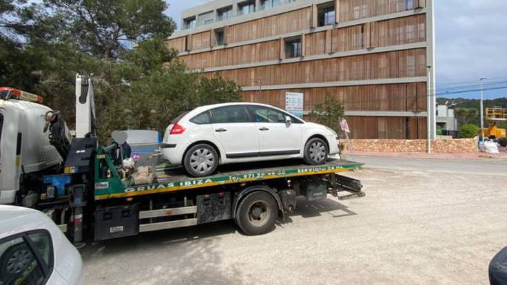 Así operan los 'taxis pirata' en Ibiza: "Por tu culpa sin coche y 6.000 euros de multa"