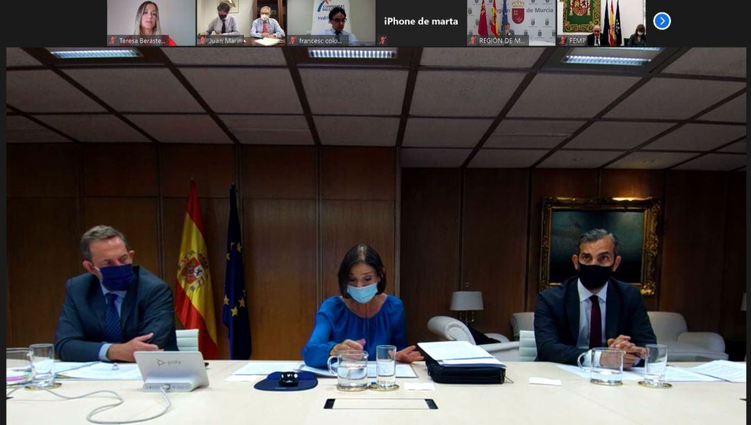 Reyes Maroto, ministra de Turismo, en videoconferencia con representantes de diferentes territorios nacionales.