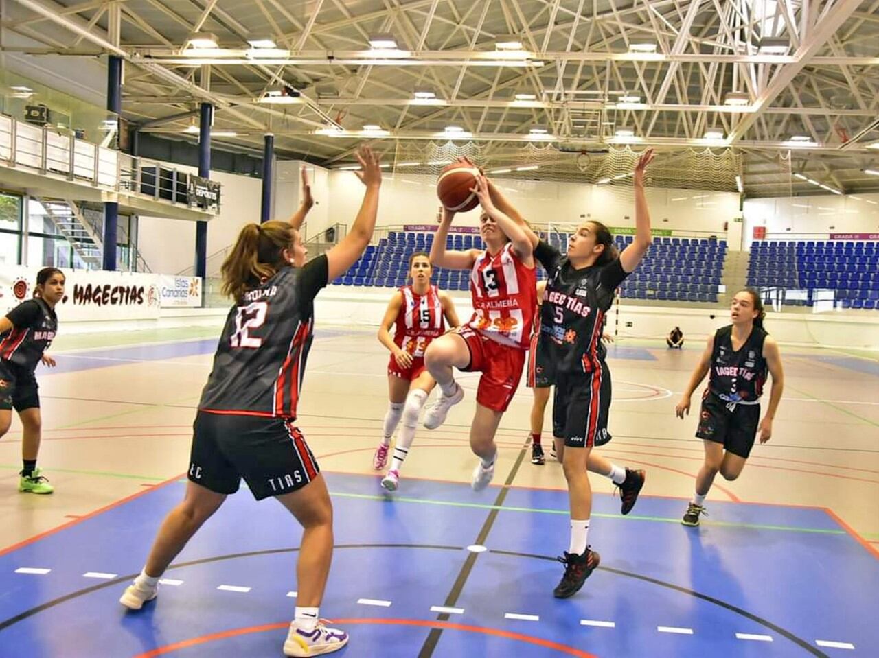 Las jugadoras almerienses completaron un gran partido.