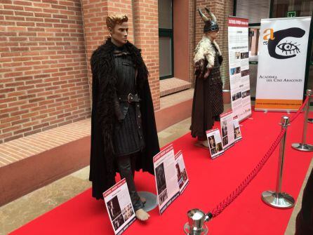 Dos de los trajes expuestos de la muestra de Sastrería Cornejo en Feria de Zaragoza