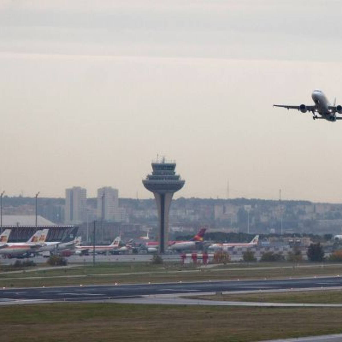 Los municipios afectados por el Aeropuerto Madrid Barajas reclaman información sobre el proyecto de ampliación