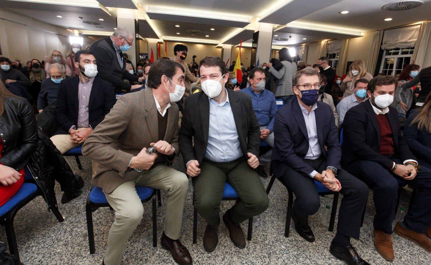 El candidato a la presidencia de la Junta, Alfonso Fernández Mañueco junto al presidente de la Xunta de Galicia, Alberto Núñez Feijóo