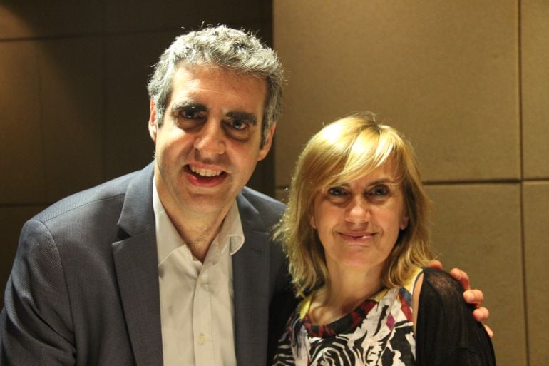 Manel Esteller, director del programa de Epigenética y Biología del cáncer del Instituto de Investigación Biomédica de Bellvitge, junto a Gemma Nierga.