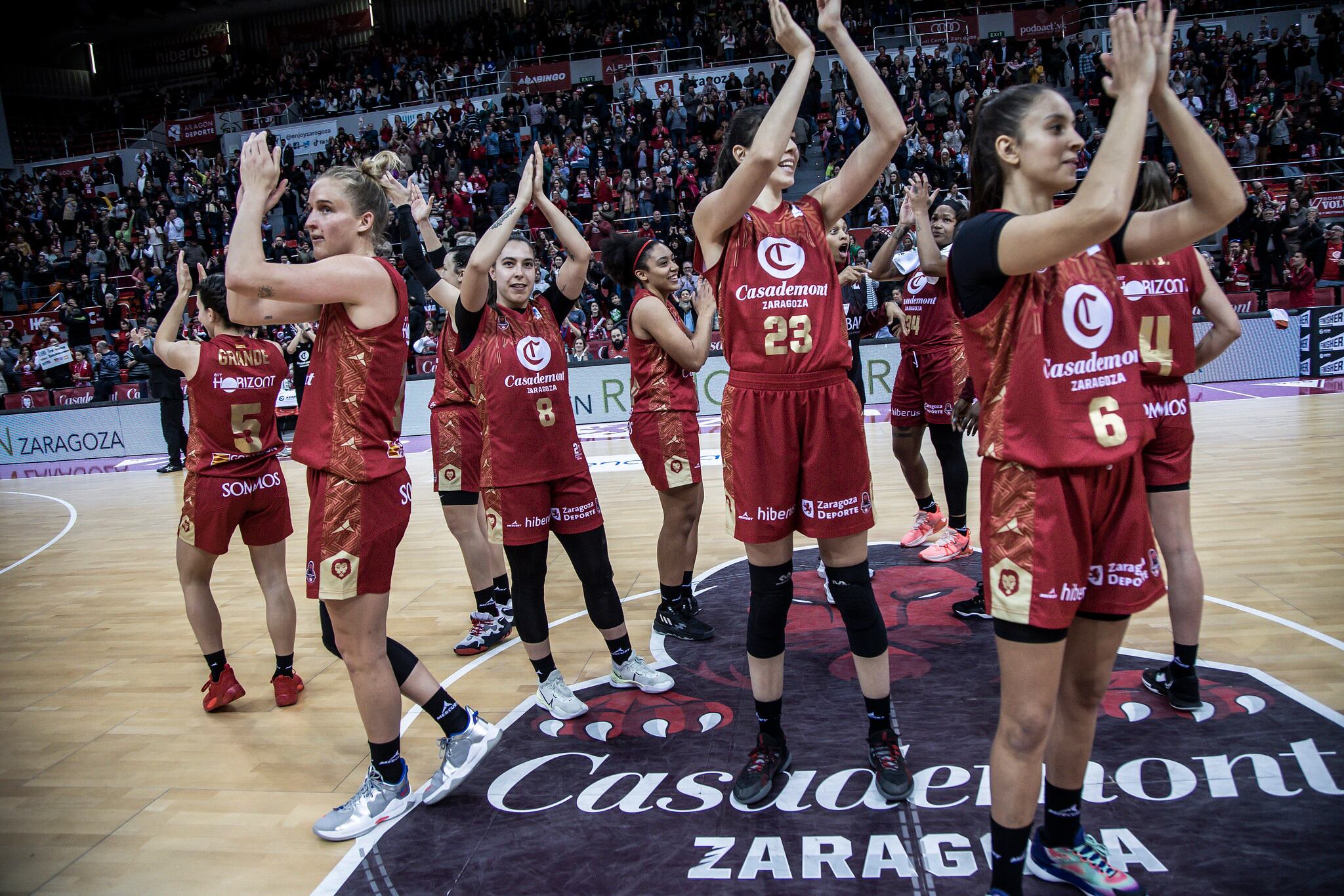 Las jugadoras del Casademont celebran una victoria