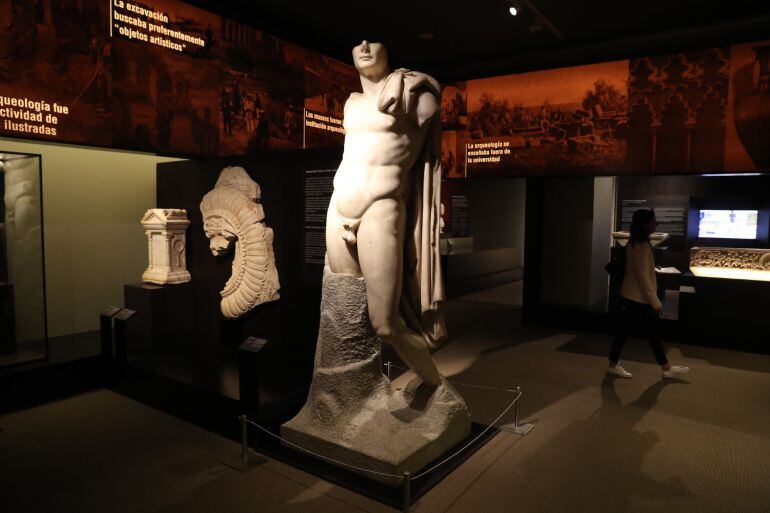 Escultura de Trajano del Museo Arqueológico de Sevilla y procedente de Itálica, que forma parte de la exposición &quot;El Poder del pasado. 150 años de arqueología en España&quot;