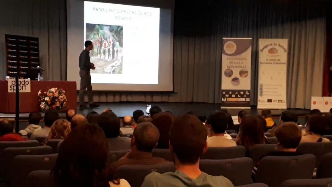 La ponencia del ex atleta Arturo Casado en la pasada edición de las charlas que organizan desde el centro de educación Santa Catalina.