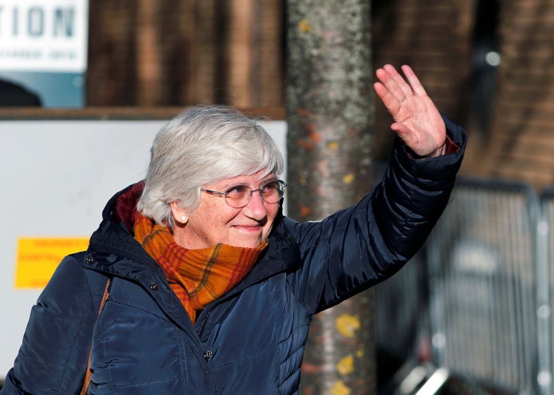 Clara Ponsatí llega a una comisaria de Edimburgo. 