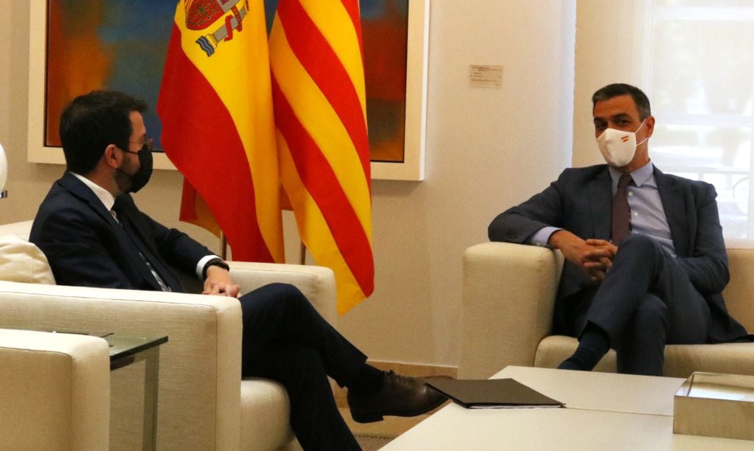 Imatge de la trobada Sánchez-Aragonès, el 29 de juny 