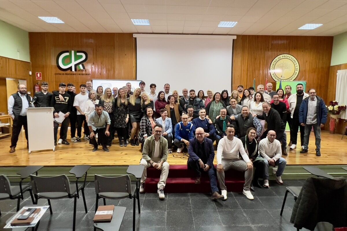 Foto de familia de los alumnos y profesores de la Escuela Profesional Barraeca IIII