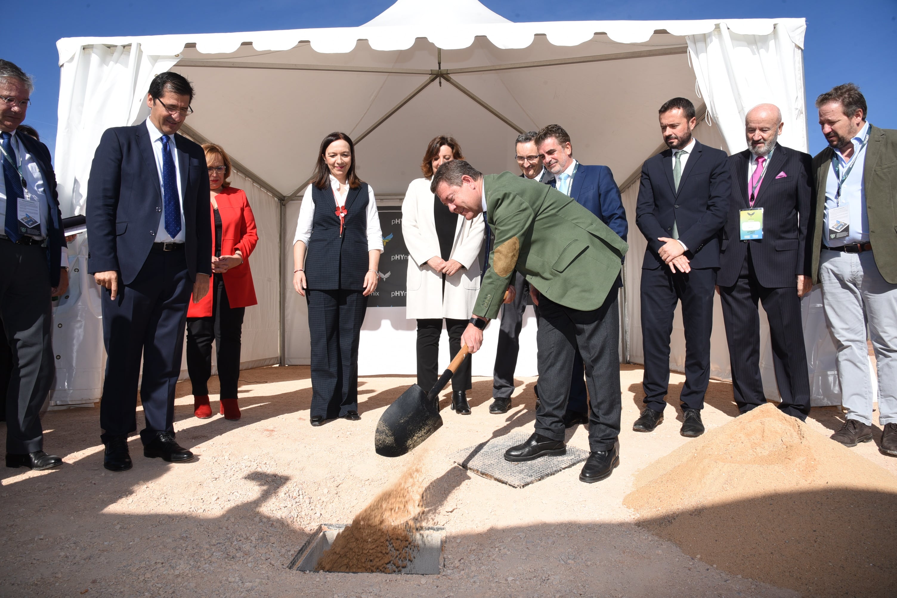 Pie de foto. Colocación de la primera piedra de VITALE una de las primeras  plantas de producción masiva de hidrógeno verde para Europa