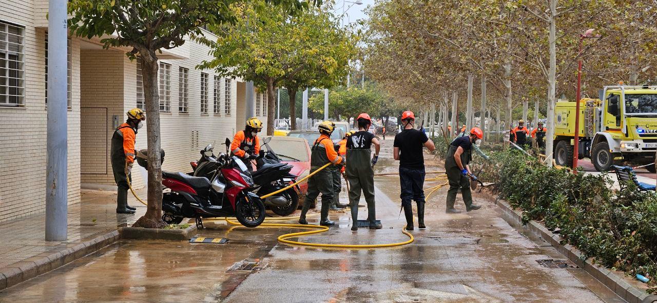 Efectivos de la Región de Murcia trabajan en Paiporta esta semana en la reconstrucción de calles y espacios públicos asolados por las lluvias torrenciales