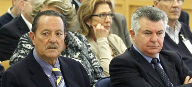 Julián Muñoz y Juan Antonio Roca duranta una de las sesiones del caso Saqueo 2