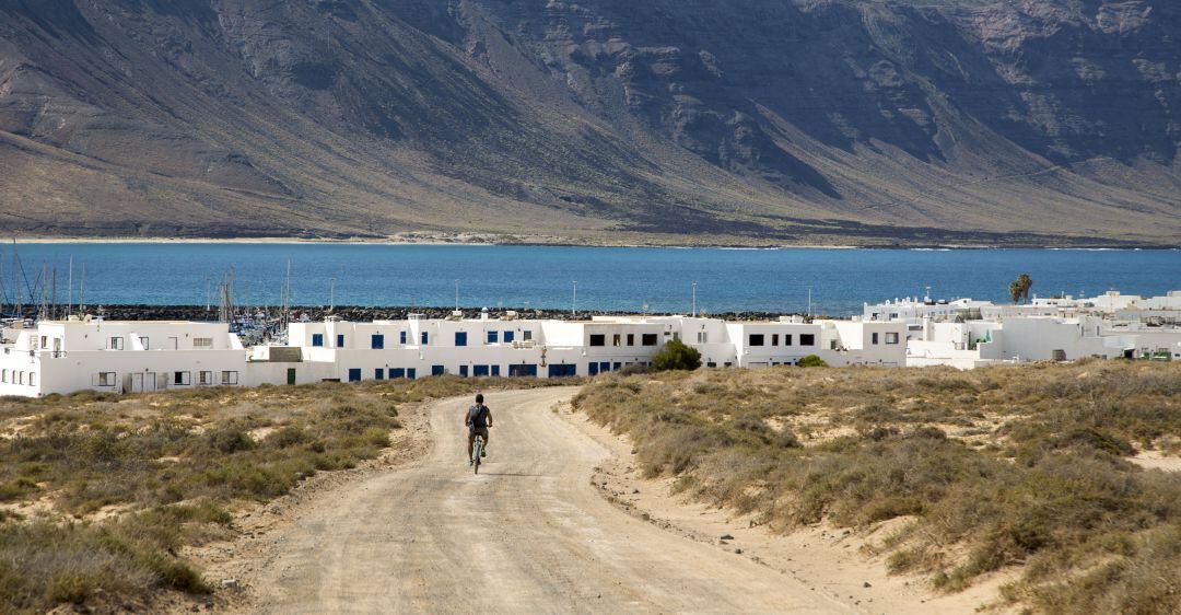 La Graciosa es la octava isla habiada de Canarias y en ella viven cerca de 800 personas, ninguna de ellas ha dado positivo por COVID-19 desde el inicio de la pandemia