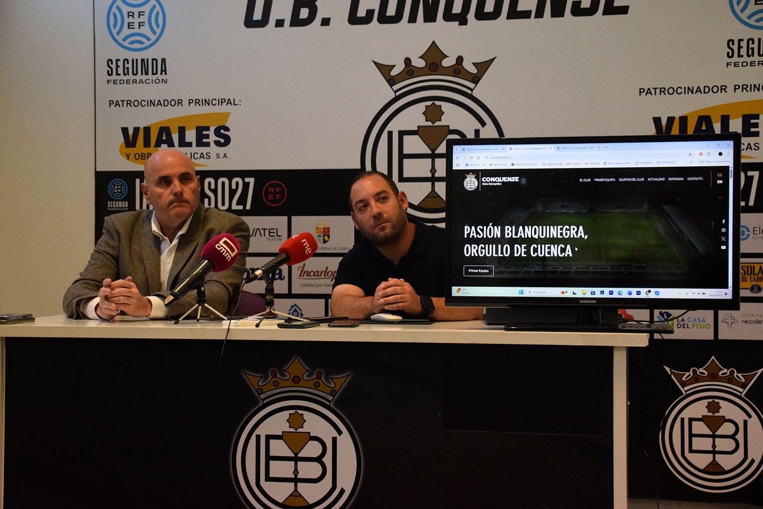Presentación de la nueva web del Conquense con el presidente, Alberto Asensi, y el responsable de comunicación, Alfonso Fernández