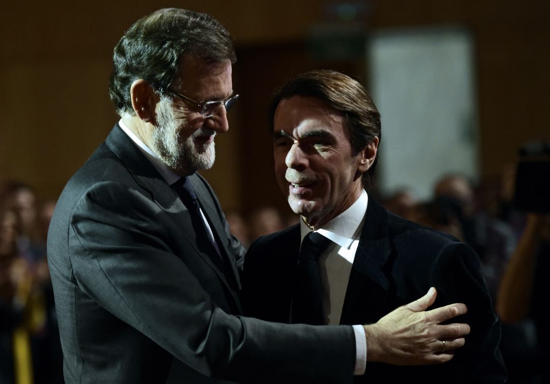 Los expresidentes del Gobierno, Mariano Rajoy y José María Aznar