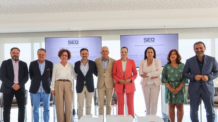 Fátima Lemes, alcaldesa de Arona, anuncia que desde el ayuntamiento trabajan para promover un transporte público municipal