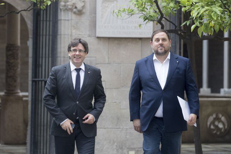 El presidente de la Generalitat, Carles Puigdemont, y el vicepresidente, Oriol Junqueras.