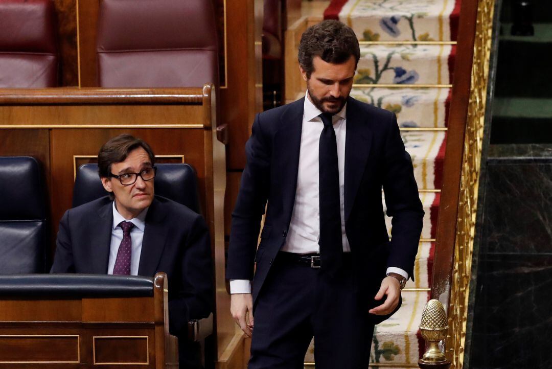 Pablo Casado y Salvador Illa, durante la sesión en el Congreso