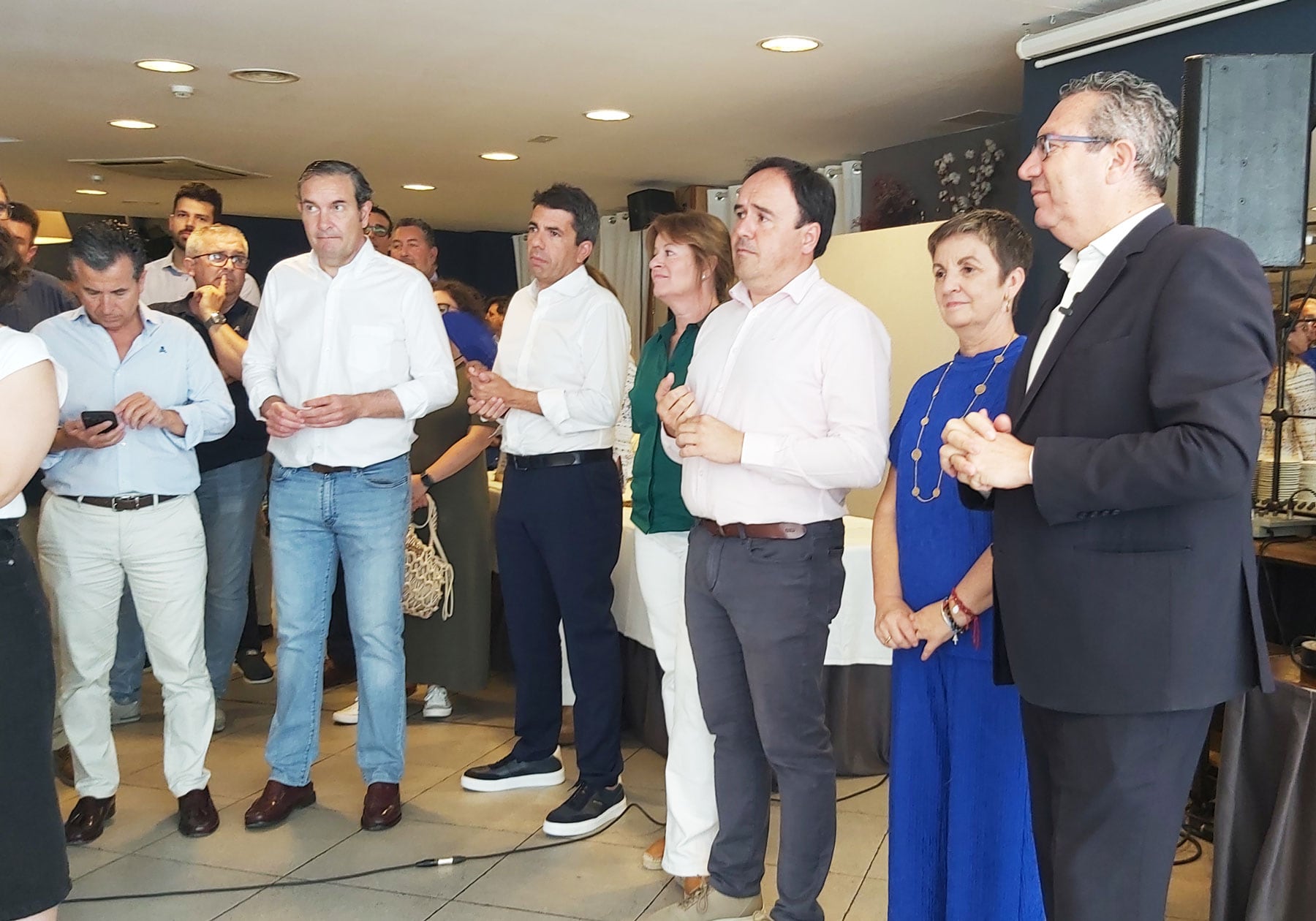 Mazón rodeado de otras autoridades como Toni Pérez, Marian Cano o Pérez Fenoll