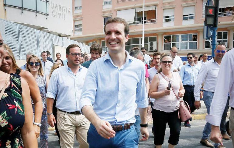 El presidente del PP, Pablo Casado, en Santa Pola. 