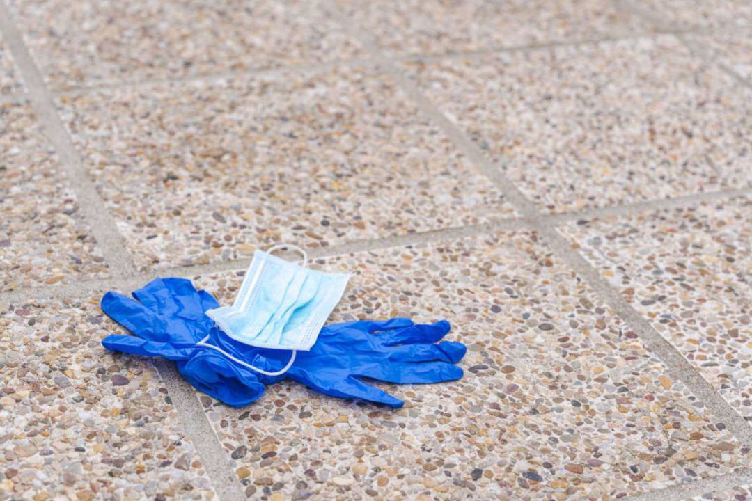 Mascarillas y guantes 