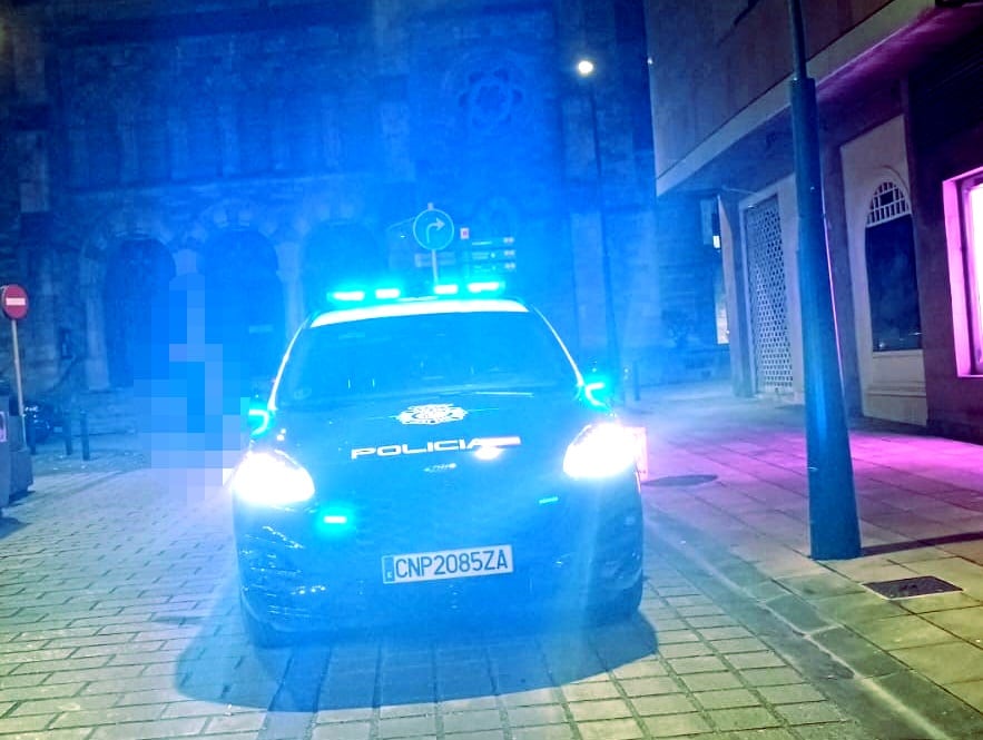 Patrulla de la Policía Nacional en Torrelavega