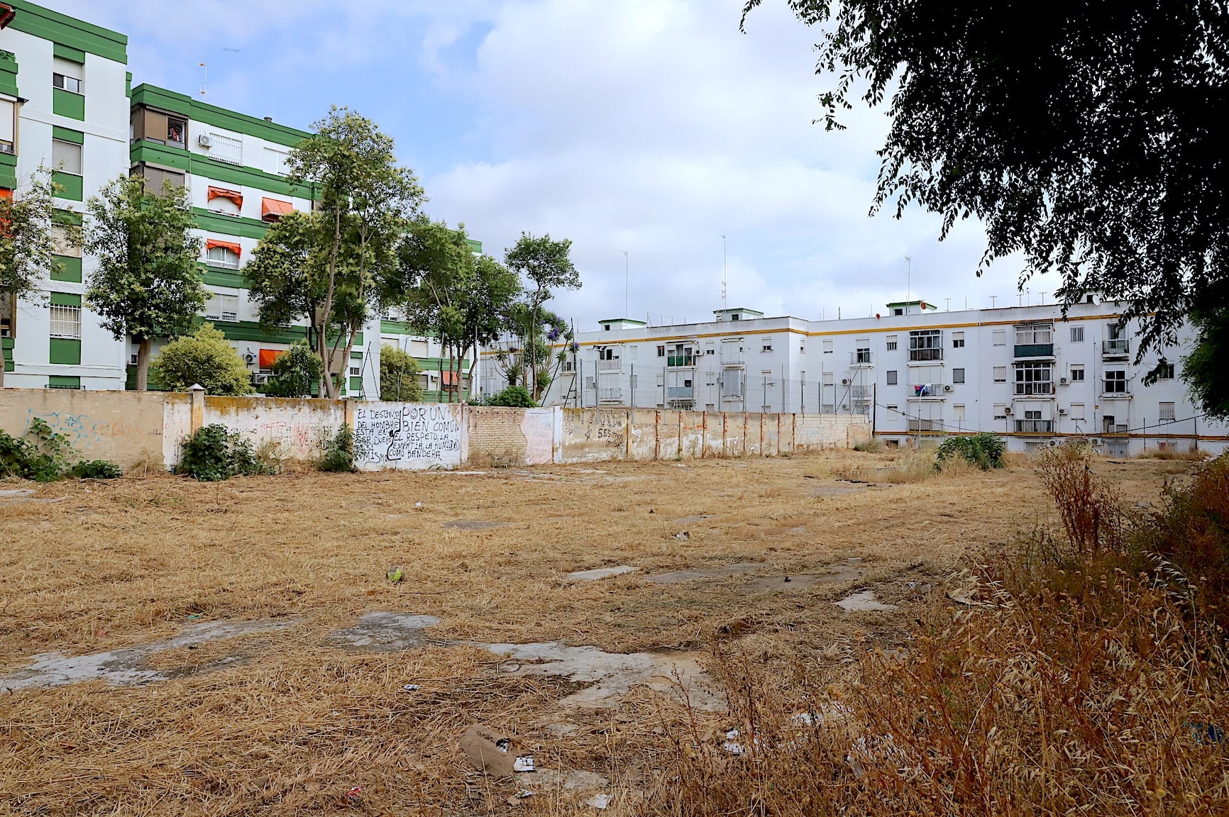 La parcela está ubicada en la ronda de los Alunados