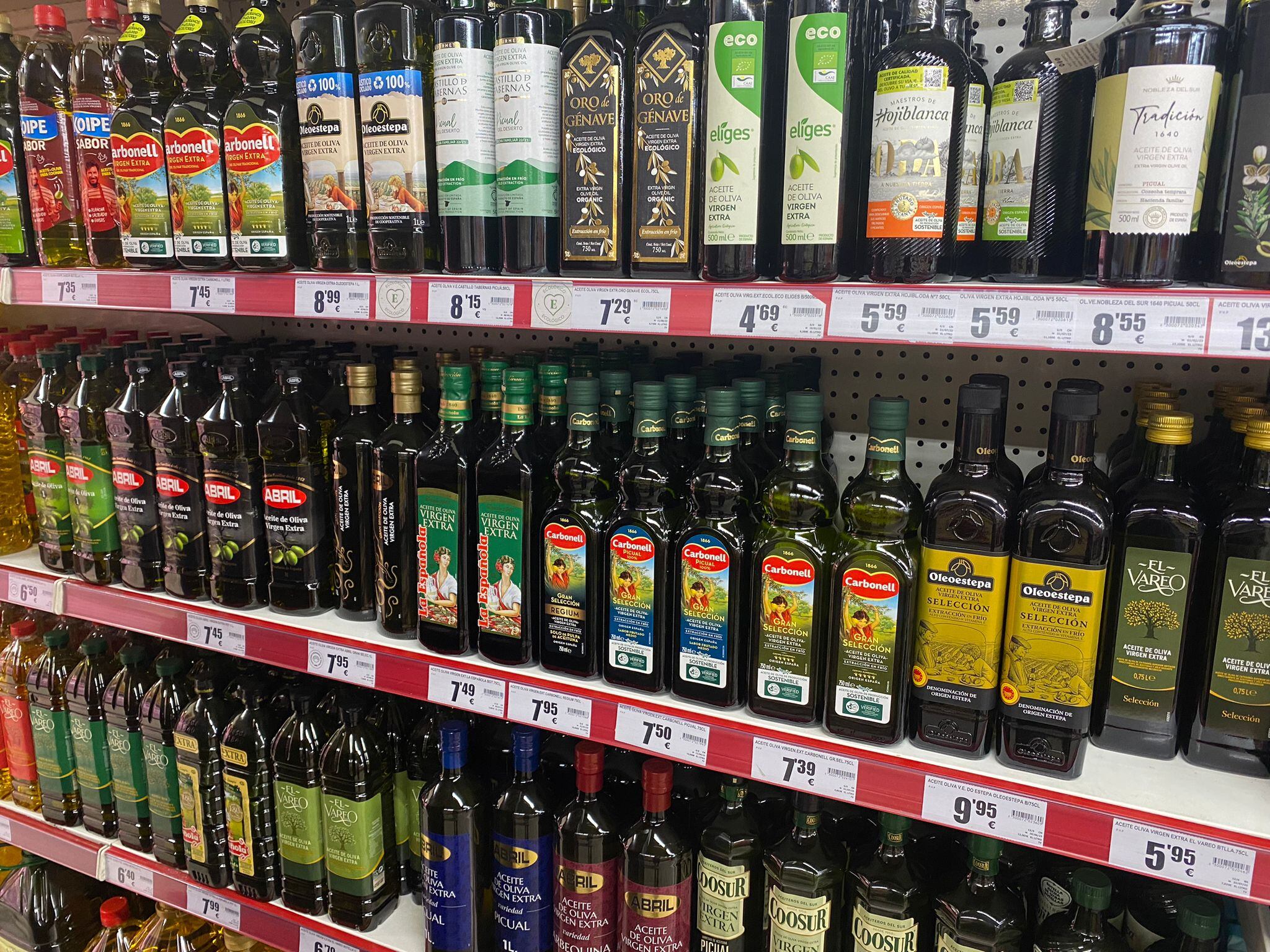 L'oli de l'oliva és un dels productes alimentaris que més s'ha encarit els darrers mesos.