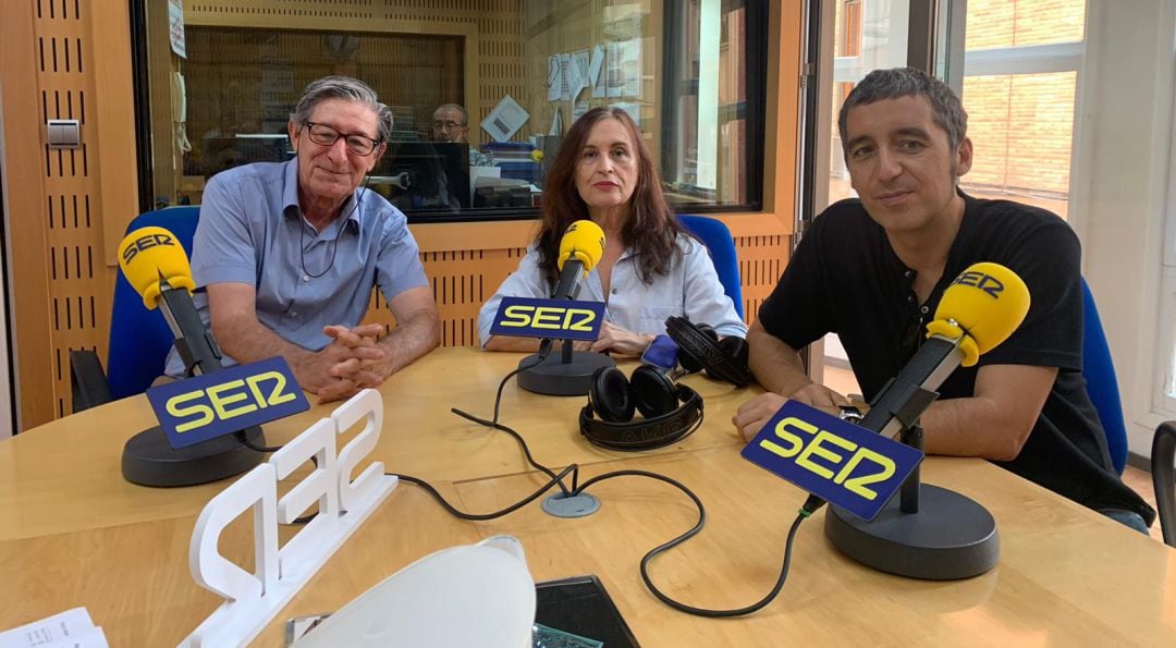 De izquierda a derecha: Esteban Egea, Ana Radigales y Pedro Alberto Cruz, en los estudios de Radio Murcia.